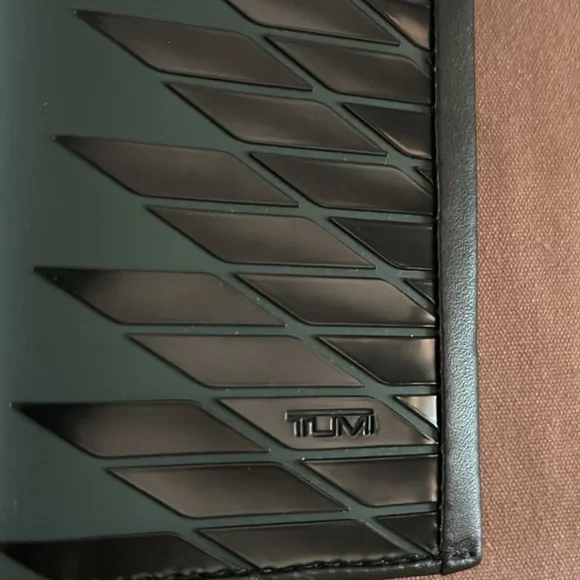 NWT Tumi Alpha multi window card case - Picture 5 of 5